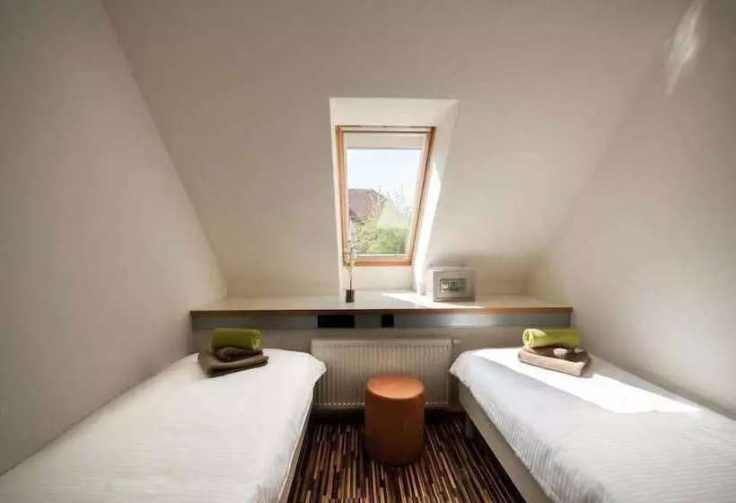 تختخواب و صبحانه Cube Central Rooms For 2