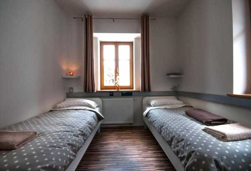 تختخواب و صبحانه Cube Central Rooms For 2