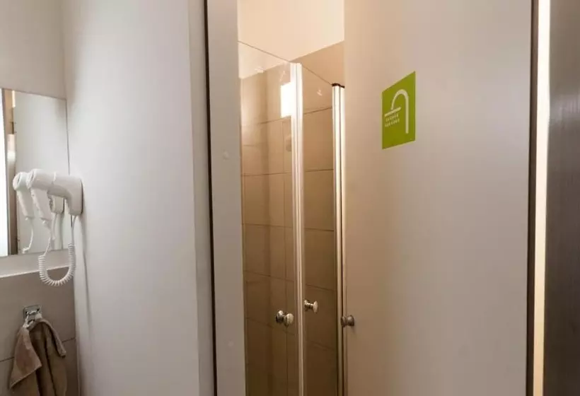 تختخواب و صبحانه Cube Central Rooms For 2