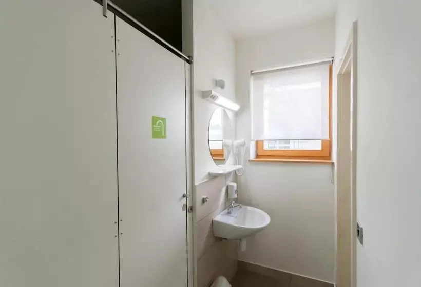 تختخواب و صبحانه Cube Central Rooms For 2