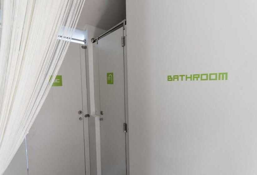 تختخواب و صبحانه Cube Central Rooms For 2