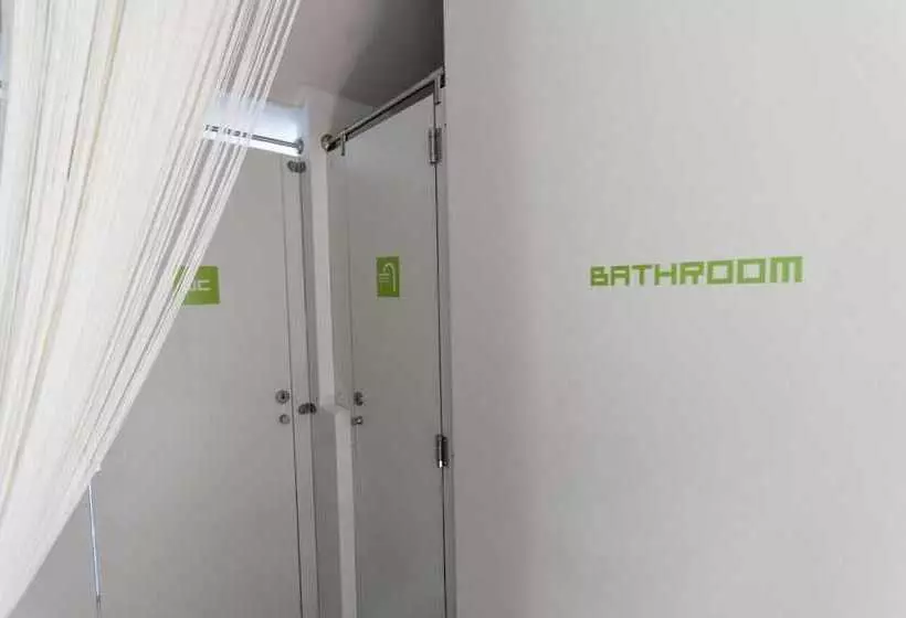 تختخواب و صبحانه Cube Central Rooms For 2