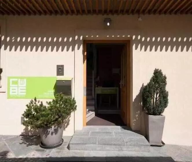 تختخواب و صبحانه Cube Central Rooms For 2