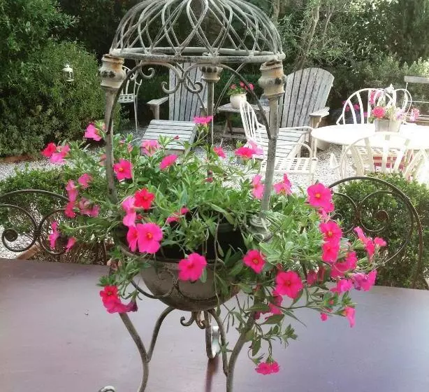 ベッドアンドブレックファースト Le Petit Figuier