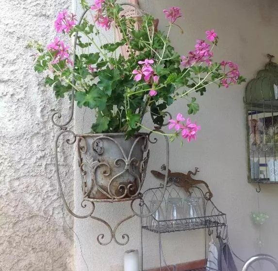 ベッドアンドブレックファースト Le Petit Figuier