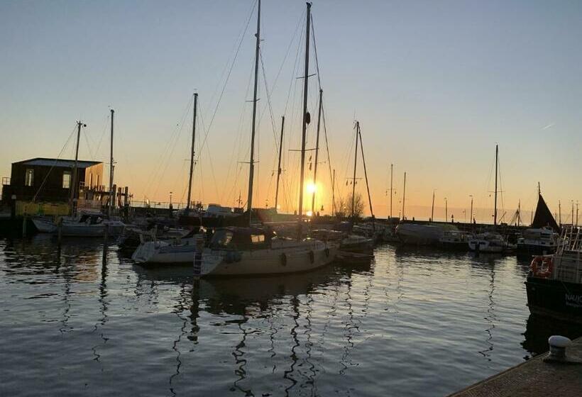 Bed & Breakfast De Roos