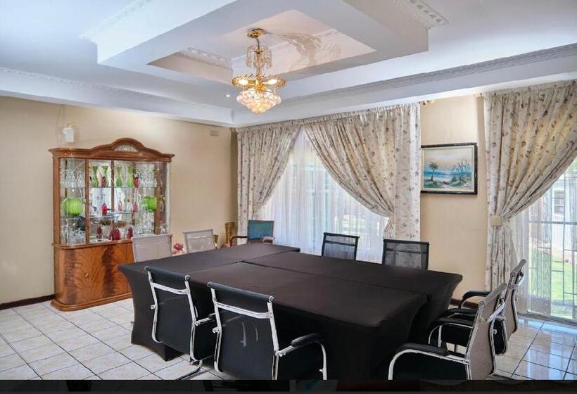 膳宿费 Oleratong Guest House