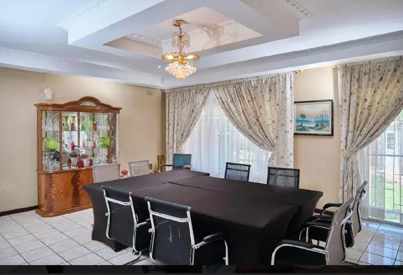 Majatalo Oleratong Guest House