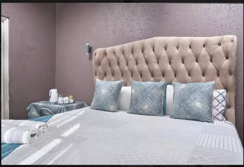 Majatalo Oleratong Guest House