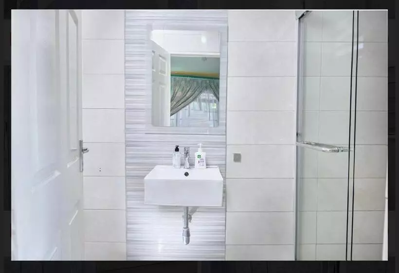 Majatalo Oleratong Guest House