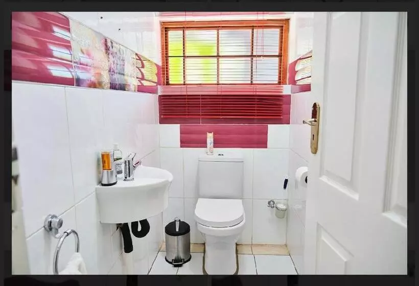 Majatalo Oleratong Guest House