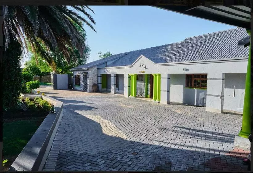 Majatalo Oleratong Guest House