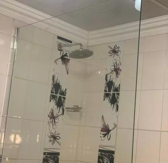 Majatalo Oleratong Guest House