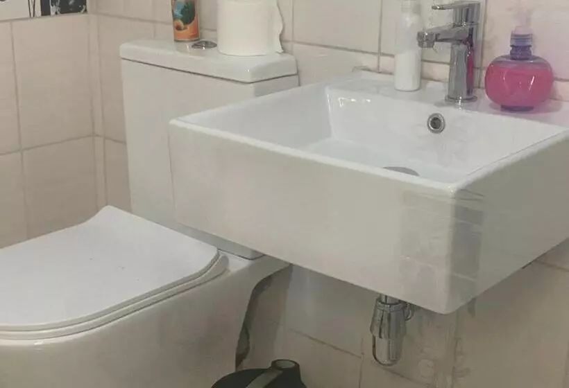 Majatalo Oleratong Guest House