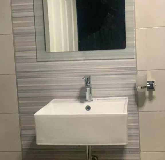 Majatalo Oleratong Guest House