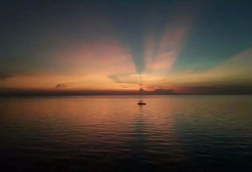پانسیون Sunset Vista Sea Front Guest House