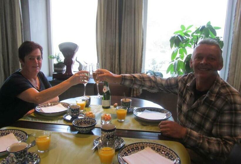 تختخواب و صبحانه Au Magasin