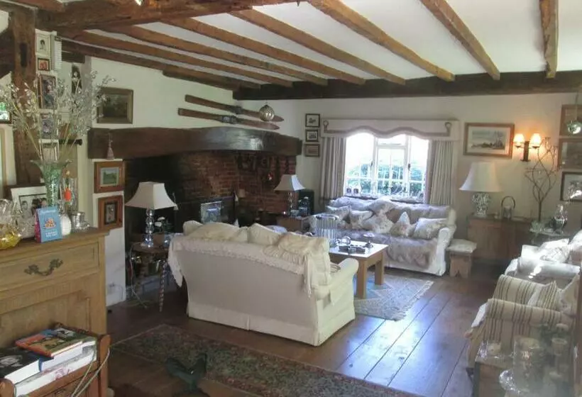 Aamiaismajoitus (B&B) Clayton Wickham Farmhouse