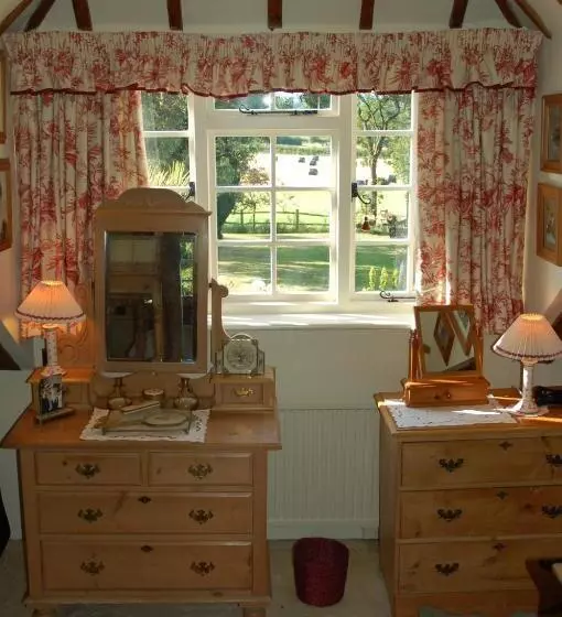 Aamiaismajoitus (B&B) Clayton Wickham Farmhouse