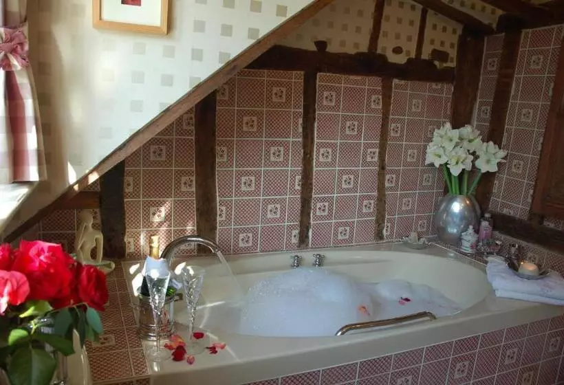 Aamiaismajoitus (B&B) Clayton Wickham Farmhouse