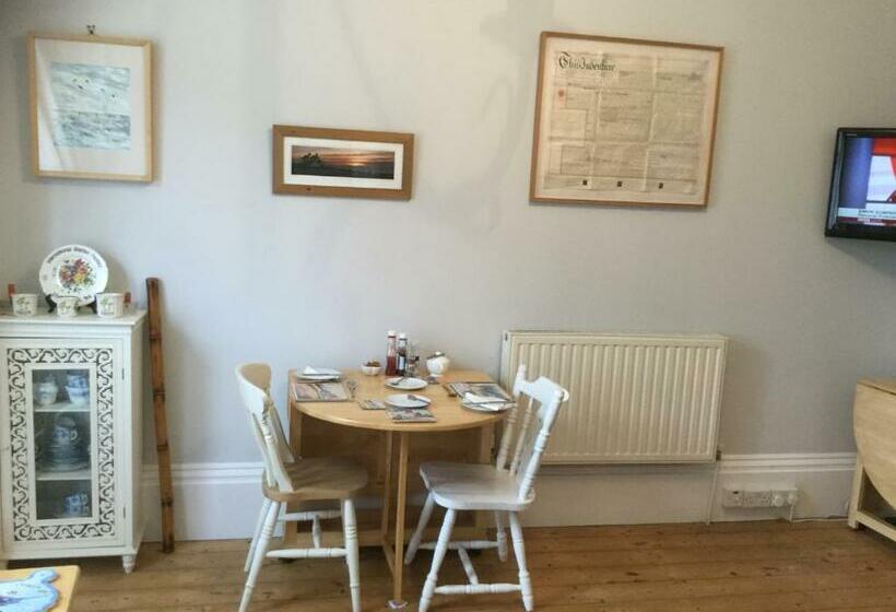 Aamiaismajoitus (B&B) Cliftonville House