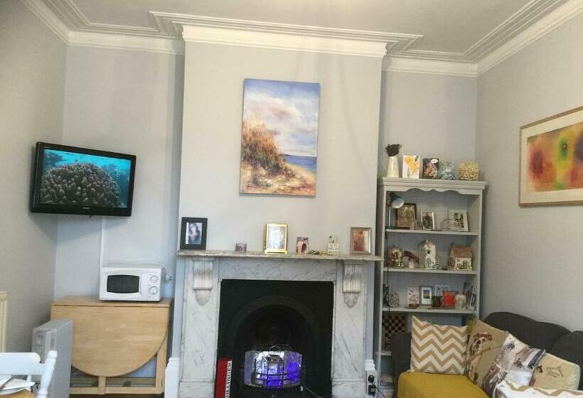 Aamiaismajoitus (B&B) Cliftonville House