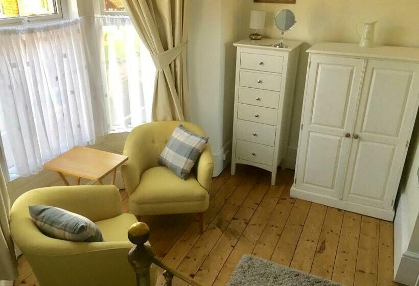 Aamiaismajoitus (B&B) Cliftonville House