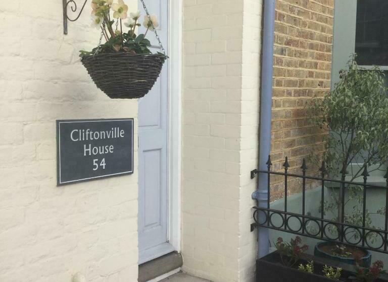 Aamiaismajoitus (B&B) Cliftonville House