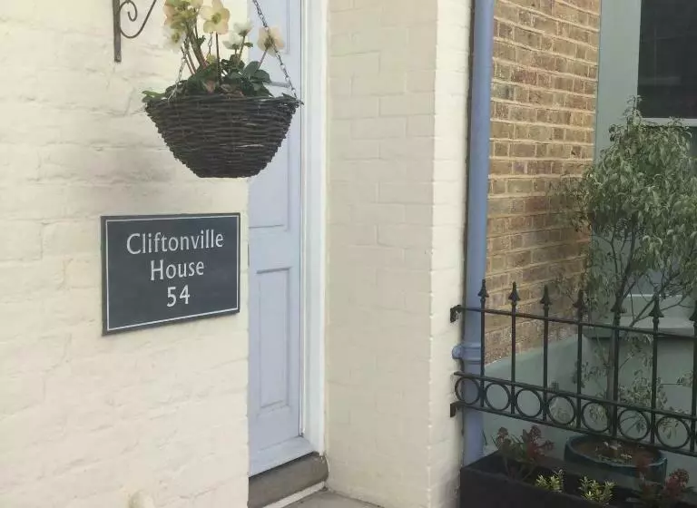 Aamiaismajoitus (B&B) Cliftonville House