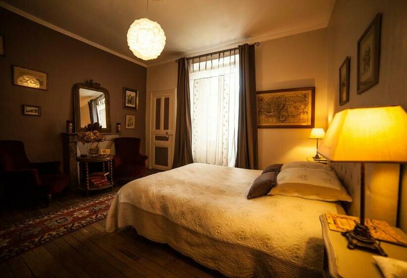 تختخواب و صبحانه La Pause Angevine