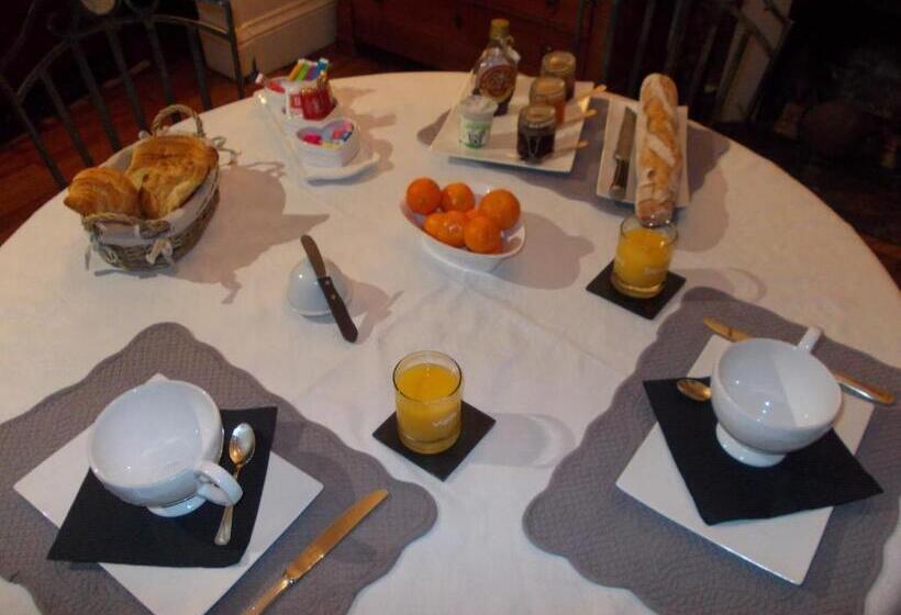 تختخواب و صبحانه La Pause Angevine