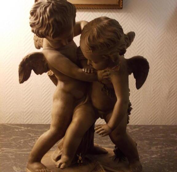 تختخواب و صبحانه La Pause Angevine