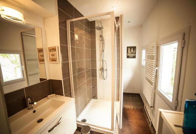 تختخواب و صبحانه La Pause Angevine