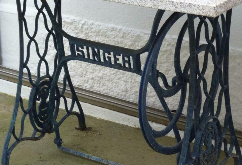 Canvas Atelier Hostel