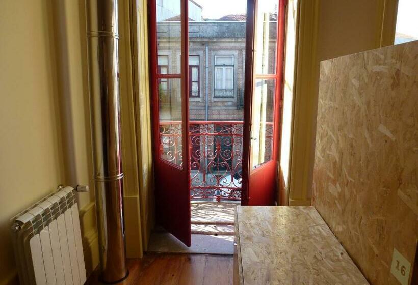 Canvas Atelier Hostel