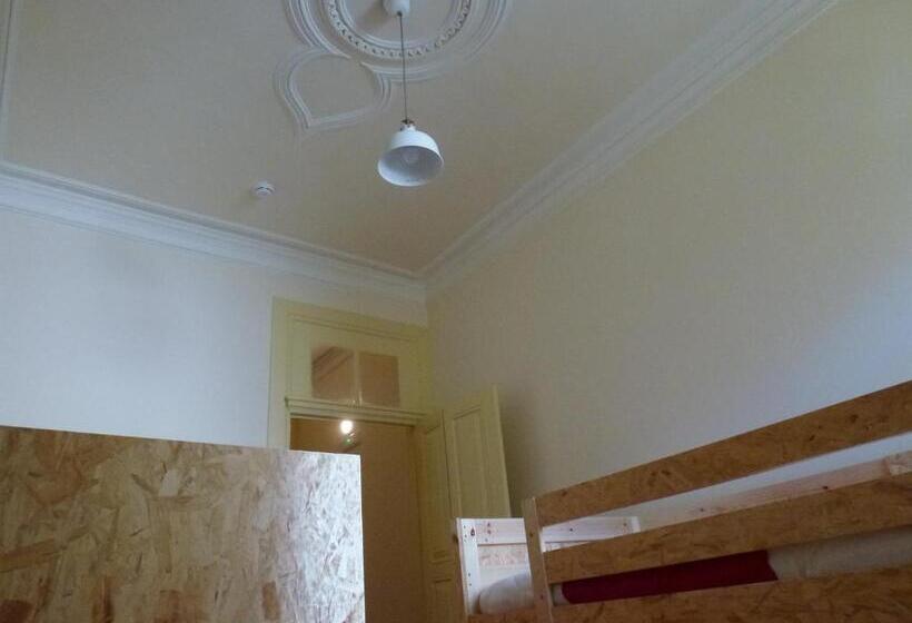 Canvas Atelier Hostel