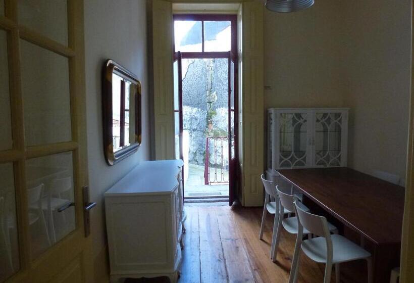 Canvas Atelier Hostel