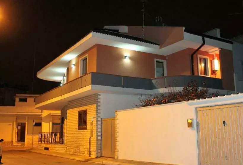 Aamiaismajoitus (B&B) L Angolo Di Pietra