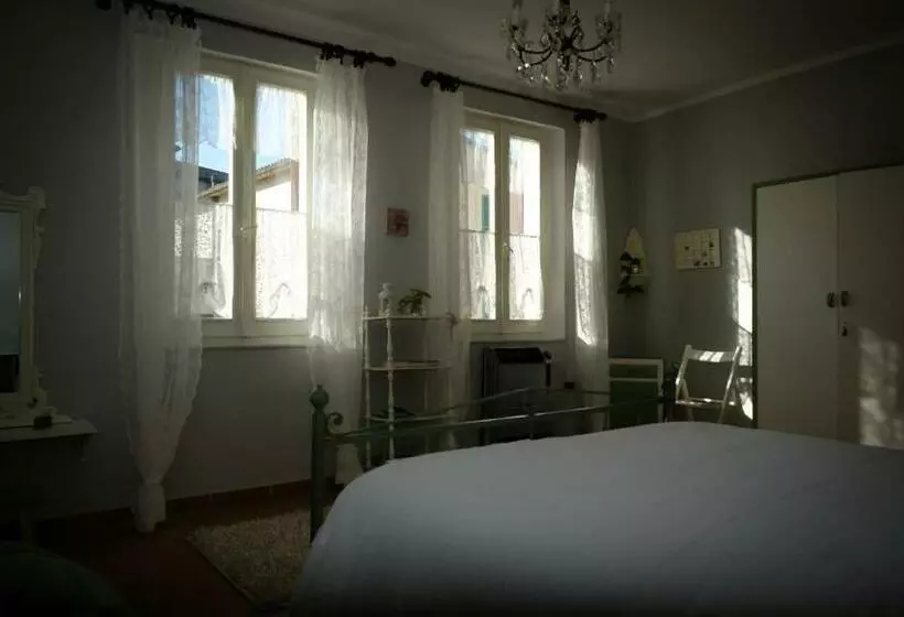 تختخواب و صبحانه La Pausetta