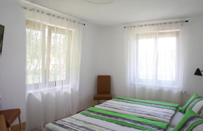 Общежитие Gästezimmer Buchegger