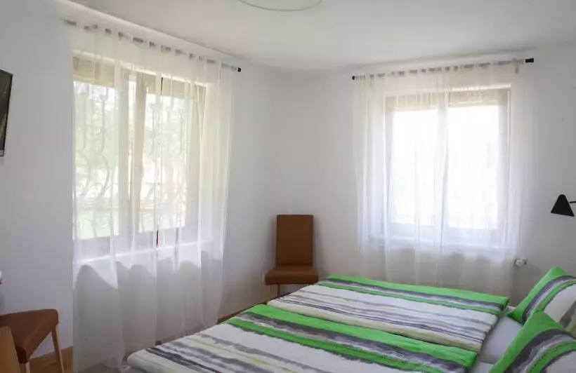 Retkeilymaja Gästezimmer Buchegger