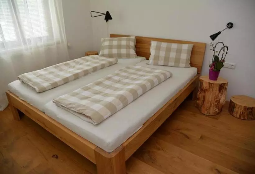 Retkeilymaja Gästezimmer Buchegger