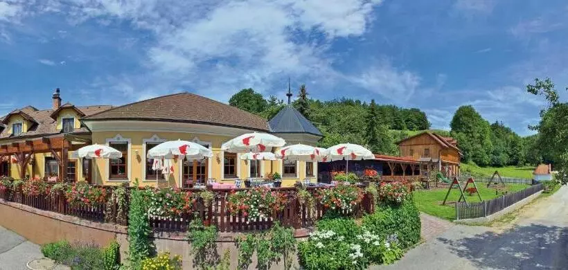 Retkeilymaja Gästezimmer Buchegger