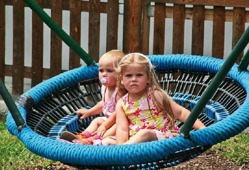 Retkeilymaja Gästezimmer Buchegger