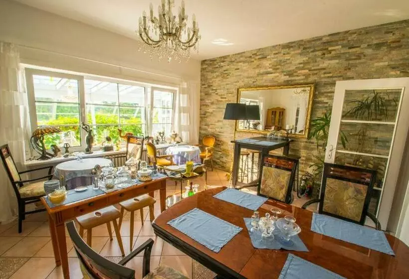 تختخواب و صبحانه Haus Waldwiese