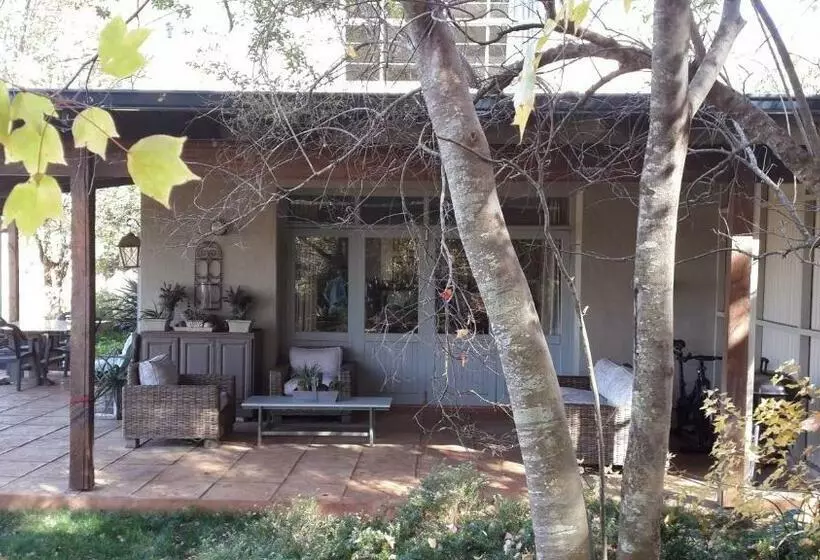 Majatalo Little Fields Country House And Cottages