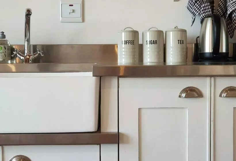 Majatalo Little Fields Country House And Cottages