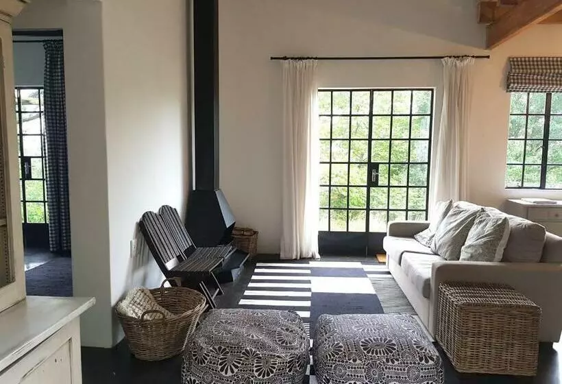 Majatalo Little Fields Country House And Cottages