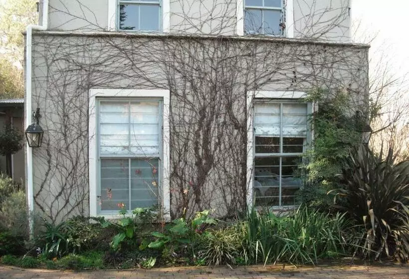 Majatalo Little Fields Country House And Cottages