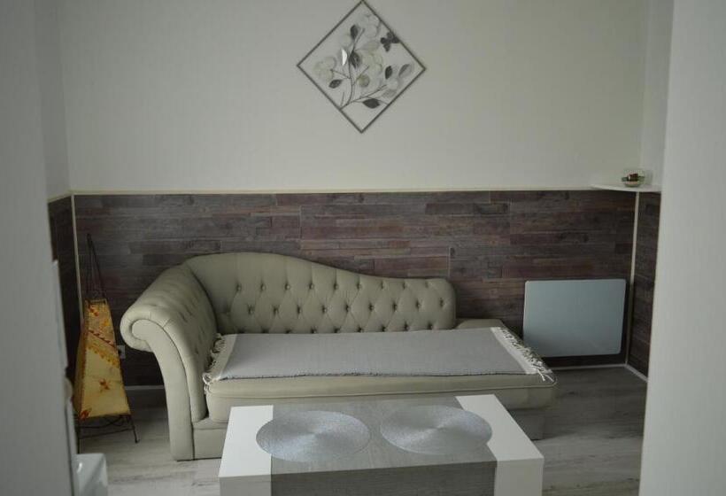 Bed & Breakfast Au Coeur Du Bien Etre, Chambre D Hôtes Avec Piscine Chauffée Et Couverte, Spa, Sauna, Massages